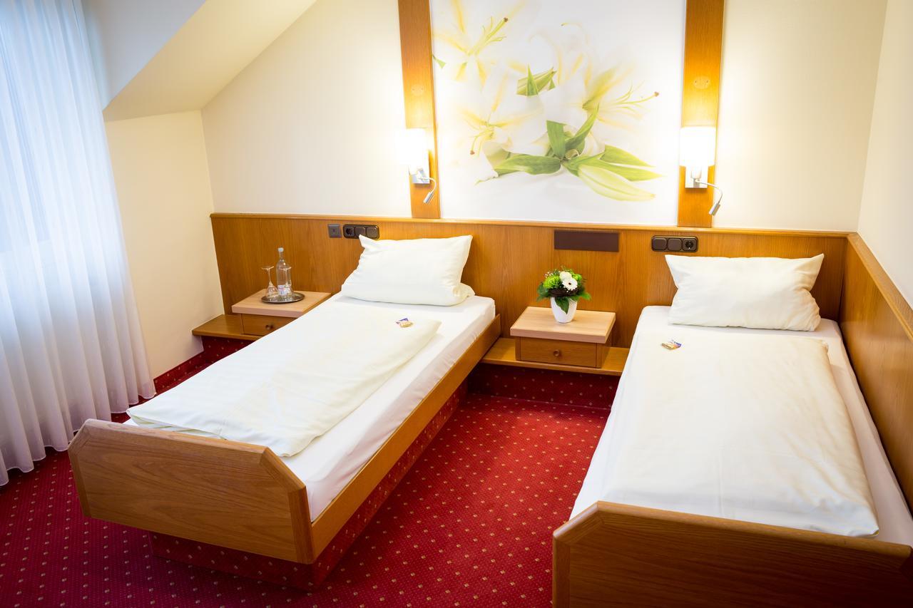 Gasthof-Hotel Harth フルダ エクステリア 写真